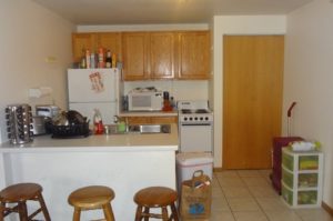 Breakfast bar and kitchen